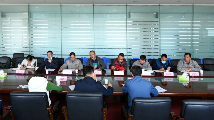 省属国有企业专职外部董事寸延峰、、、伍显清一行到先锋化工调研