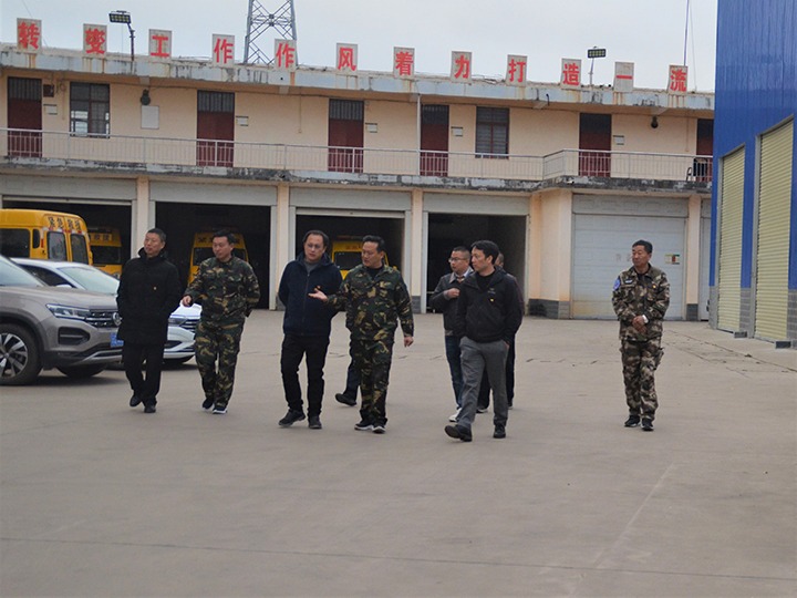 集团党委委员、、副总司理张清到东源救援大队检查指导事情