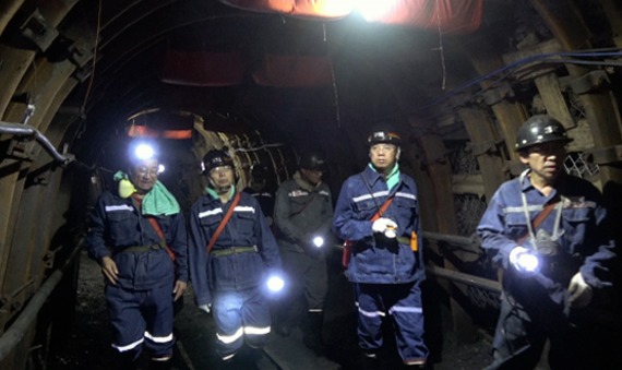 云煤集团总司理高建嵩一行赴富源团结煤业有限公司开展二季度清静生产专项检查