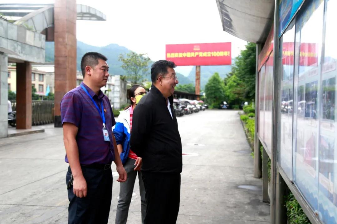 云煤集团专职外部董事寸延峰、、、伍显清、、、孔君一行赴威信煤炭公司调研