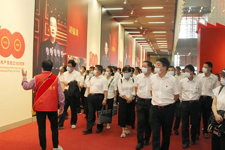 云煤（尊龙Z6官方网站）集团党委组织宽大干部职工旅行云南省庆祝中国共产党成立100周年成绩展