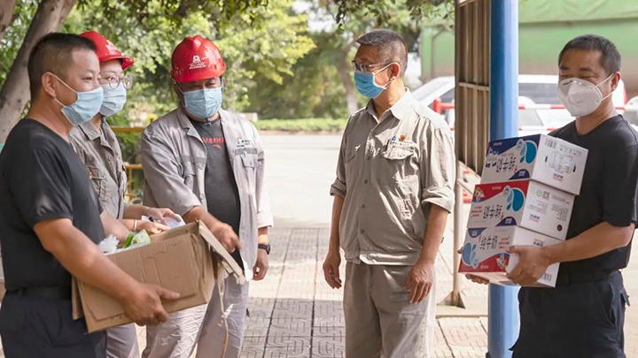 解化化工开展“我为群众办实事”2021年“关爱职工、、、夏送清凉”活动