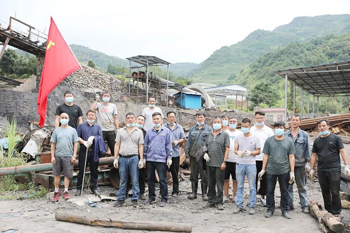 团结煤业开展“分拣钢材、修旧利废、降本增效”主题党日活动