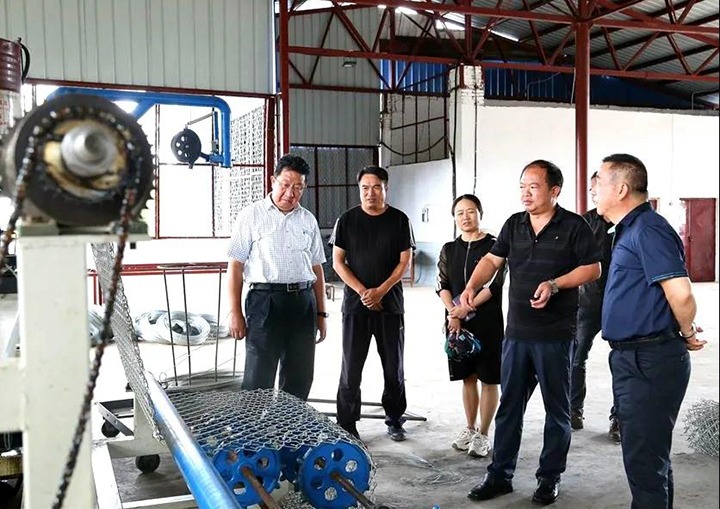 集团专职外部董事寸延峰、、孔君到一平浪煤矿开展事情调研