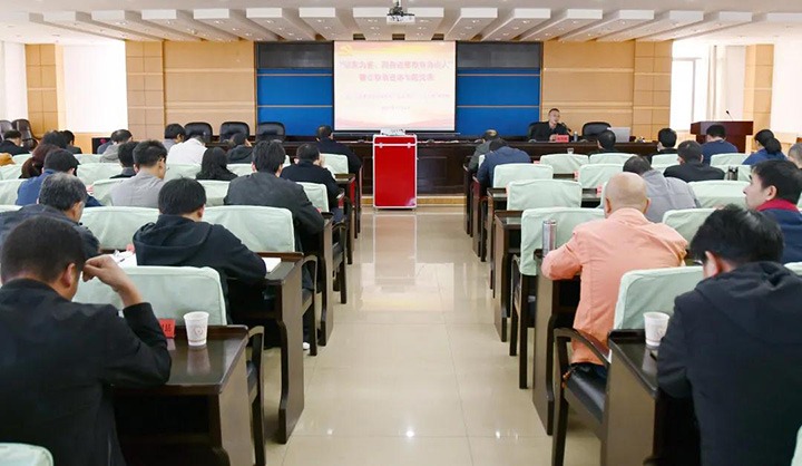 云维集团开展“以案为鉴，，，以身边事教育身边人”警示教育专题党课