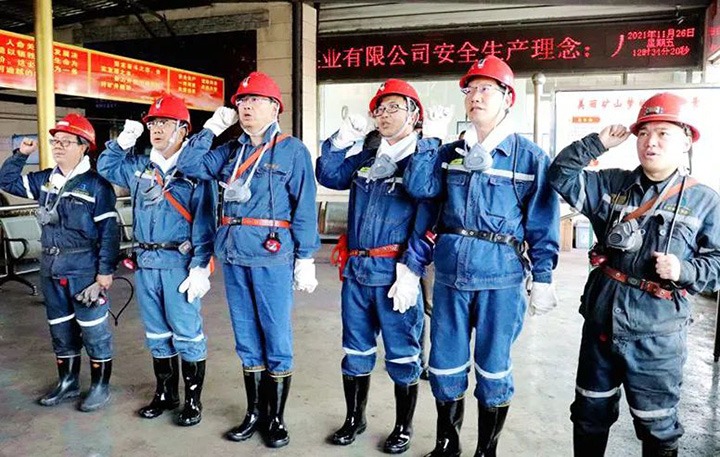 集团党委副书记、、、总司理高建嵩一行赴恩洪煤业公司督导调研