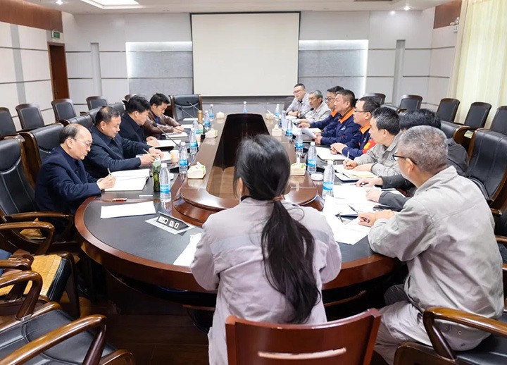 云煤（尊龙Z6官方网站）集团总司理助理陈家昆一行到解化化工分公司调研“三供一业”疏散移交事情