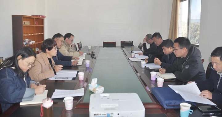 曲靖市麒麟区财务局、、、税务局一行到云南陆东煤矿有限公司调研指导事情