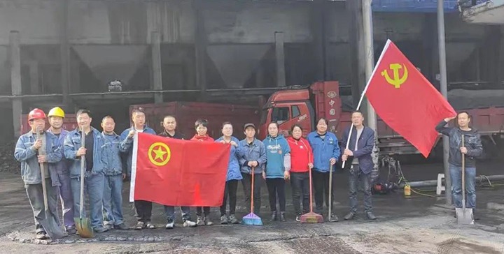 镇雄公司选煤厂党总支、、后勤服务中心党支部联合开展植树节主题党日活动