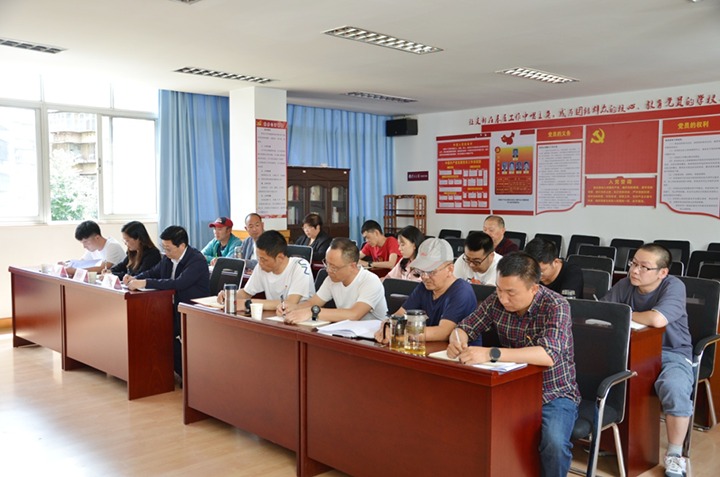 集团党委委员、、副总司理施从伟到挂钩联系的云南省石油化工压力容器检测站党支部宣讲十九届六中全会精神