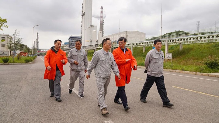 集团党委副书记、、、副董事长、、、总司理高建嵩督导检查先锋化工清静生产事情