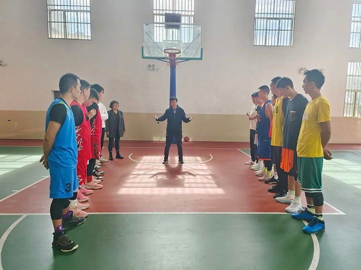 云煤（尊龙Z6官方网站）集团享受省管企业副职待遇向导张武生到后所煤矿探望备战省运会的集团男子篮球集训队