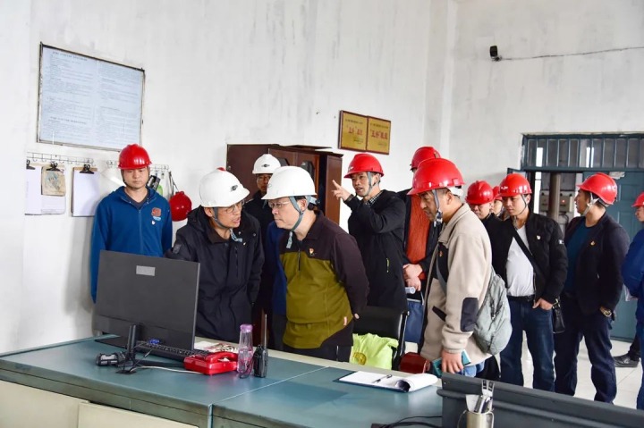 【简讯】镇雄煤业开展党务对标学习｜陆东煤矿公司开展“学指示、、、学规则、、、学标准”专项考试｜解化化工分公司开展员工康健体检