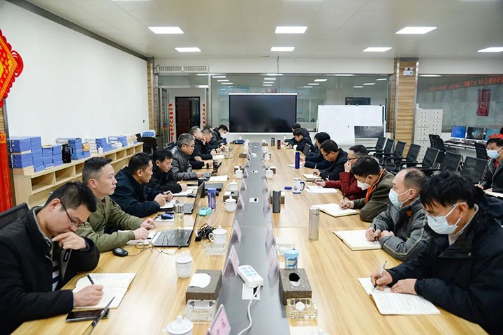 国家矿山清静监察局重庆局党组成员、一级巡视员唐其武一行到恩洪煤业公司开展督导帮扶