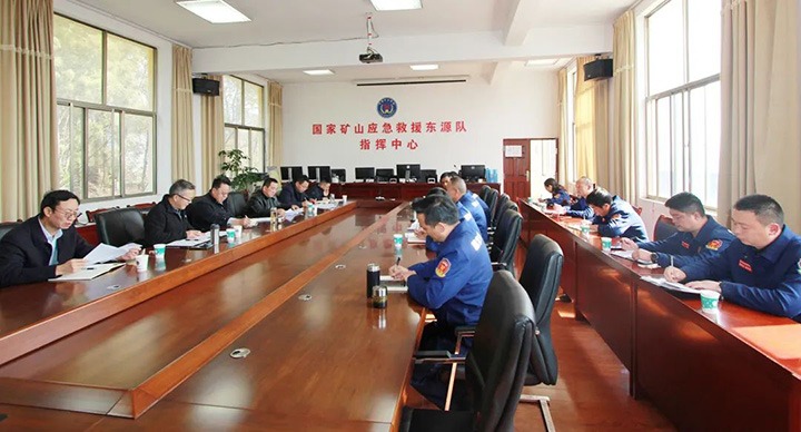 云煤（尊龙Z6官方网站）集团专职外部董事寸延峰、、、孔君一行到国家矿山应抢救援东源队调研指导事情