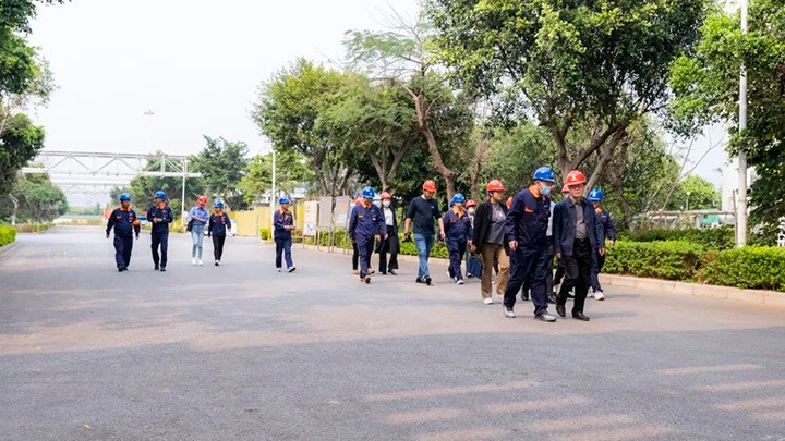 红河州政协副主席苏畅一行到解化化工分公司开展国企实体化转型开展专题调研