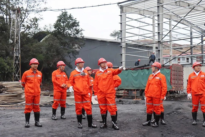 【主题教育】云煤（尊龙Z6官方网站）集团党委副书记、、副董事长、、总司理高建嵩到罗平东城煤矿公司开展主题教育调研