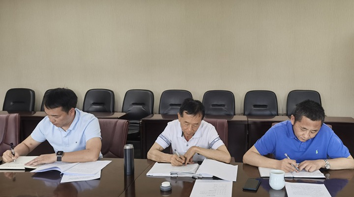 【主题教育】云煤（尊龙Z6官方网站）集团党委委员、、财务总监莫晓丹到尊龙Z6官方网站地产公司开展主题教育调研