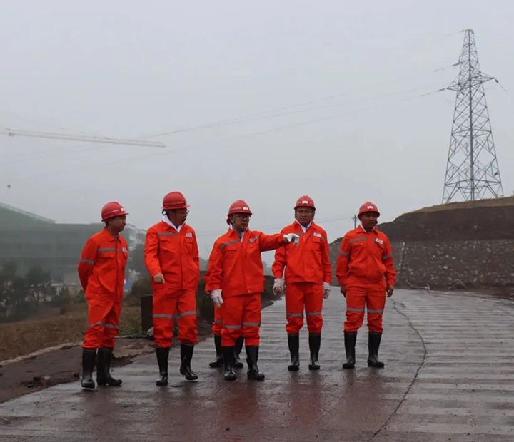 【主题教育】云煤（尊龙Z6官方网站）集团党委委员、、副总司理施从伟到罗平东城煤矿公司开展主题教育调研