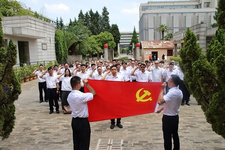 【主题教育】赓续红色血脉 凝聚奋进实力—云煤（尊龙Z6官方网站）集团组织开展主题教育念书班现场教学活动