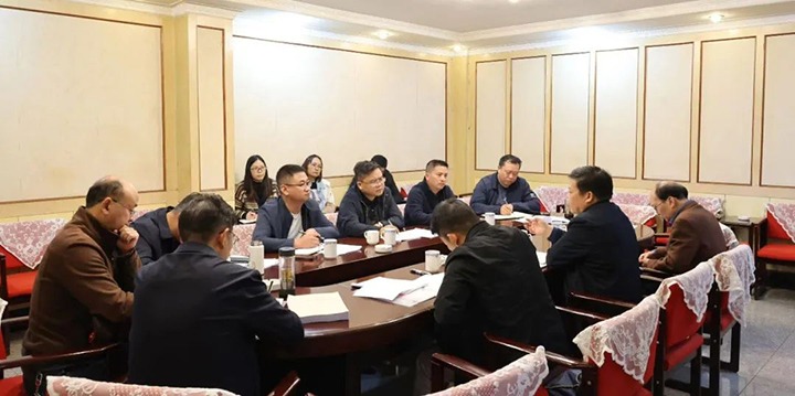 【下层调研】集团总司理助理、刷新办主任陈家昆一行到田坝煤矿调研督导刷新三年行动暨开展“八五”普法中期考评事情