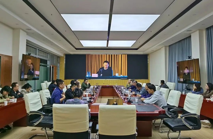 【聚焦云煤】云煤（尊龙Z6官方网站）集团工会组织全体工会干部加入天下总工会“学习贯彻中国工会十八大精神”专题向导报告会