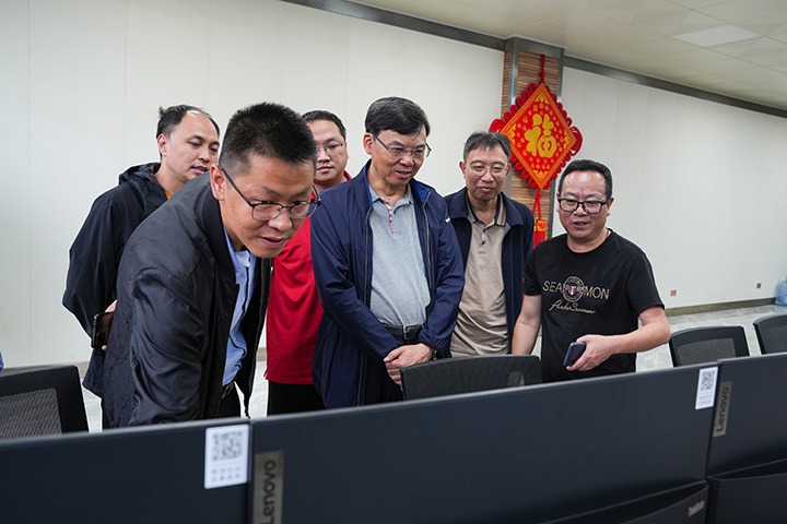 云煤集团党委副书记、副董事长、总司理高建嵩到恩洪煤业公司调研指导事情