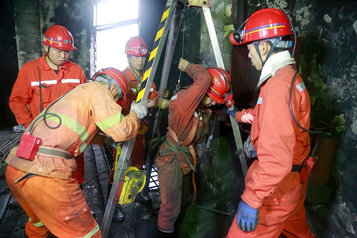 观音山煤矿驻矿中队团结一心，，圆满完成储煤厂1号成品仓整理使命