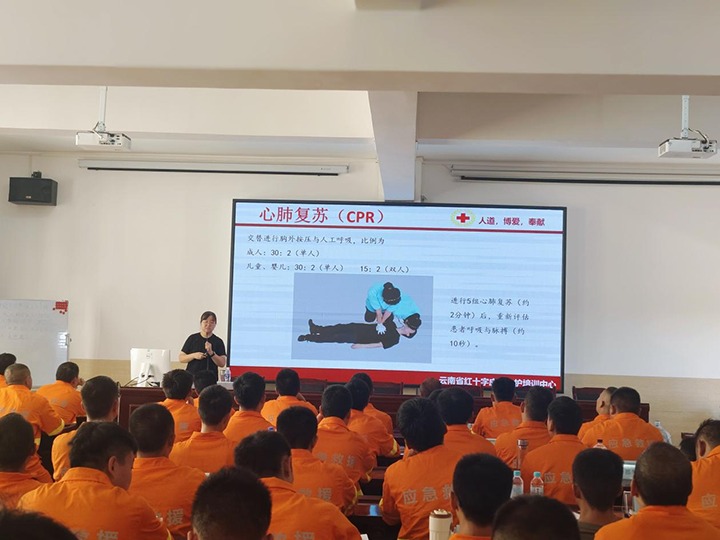抢救培训“实时雨”，云南省红十字会泽润矿山救援新苗