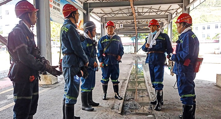 集团党委副书记、、、副董事长、、、总司理高建嵩到镇雄煤业开展清静生产大检查