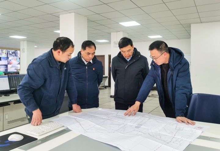 集团党委副书记、、副董事长、、总司理高建嵩到镇雄煤业检查清静生产事情