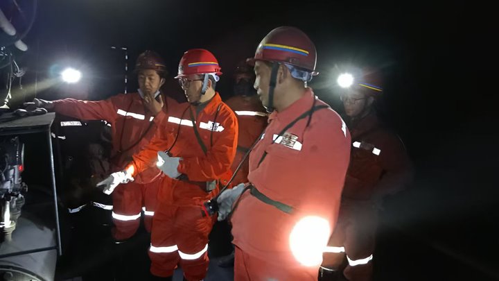 云煤集团党委委员、、、副总司理、、、总工程师施从伟到罗平东城煤矿公司开展清静生产督导事情