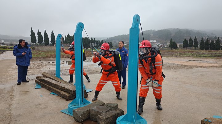 国家矿山应抢救援东源队到恩洪煤业公司救护队开展2025年上半年标准化达标审核