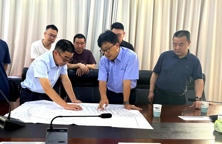 集团党委委员、副总司理施从伟到镇雄煤业长岭煤矿调研