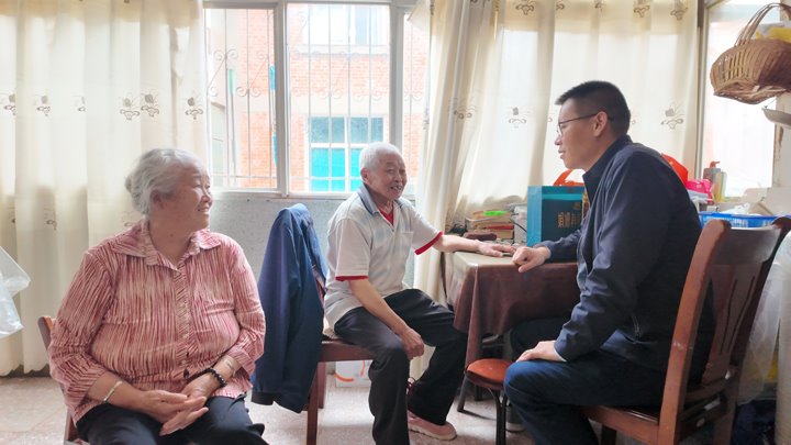 恩洪煤业：：致敬劳模匠心 转达组织温情