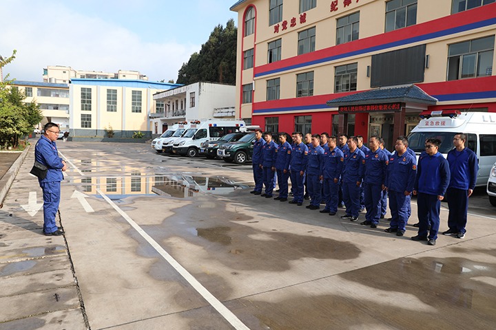 追寻红色足迹 淬炼救援尖兵——国家矿山应抢救援东源队党支部深入发财村开展徒步拉练主题党日活动