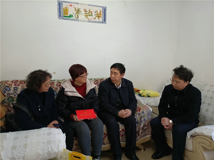 集团向导莅临可保煤矿送温暖 (6).jpg