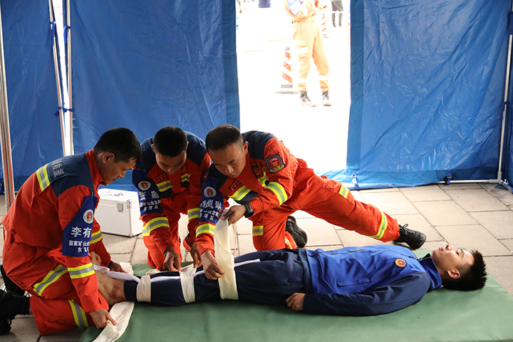 抢救包扎.JPG